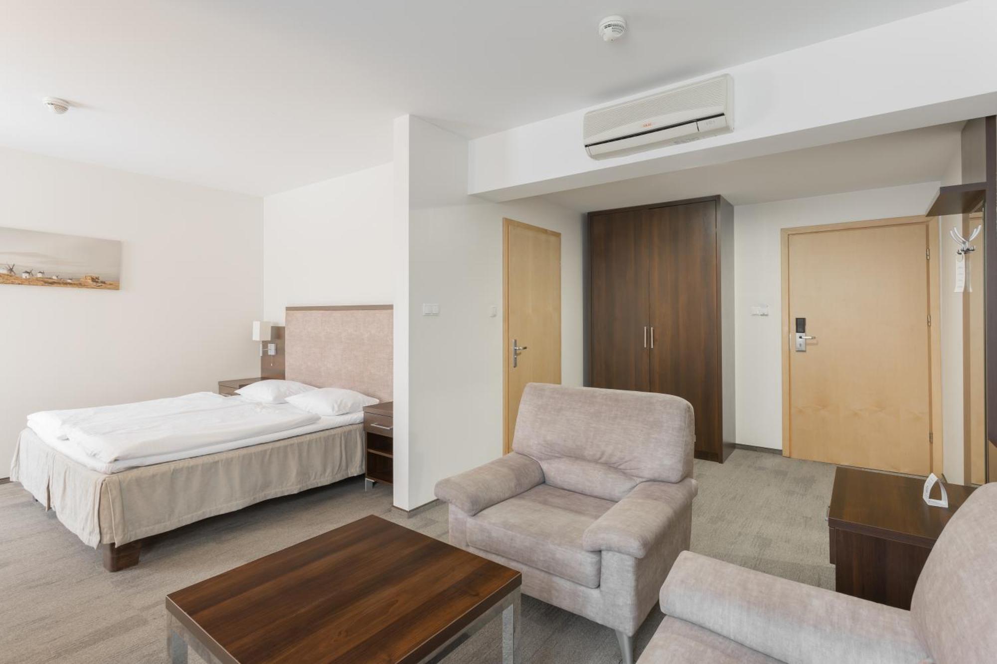 Hotel Orange Przezmierowo Ngoại thất bức ảnh