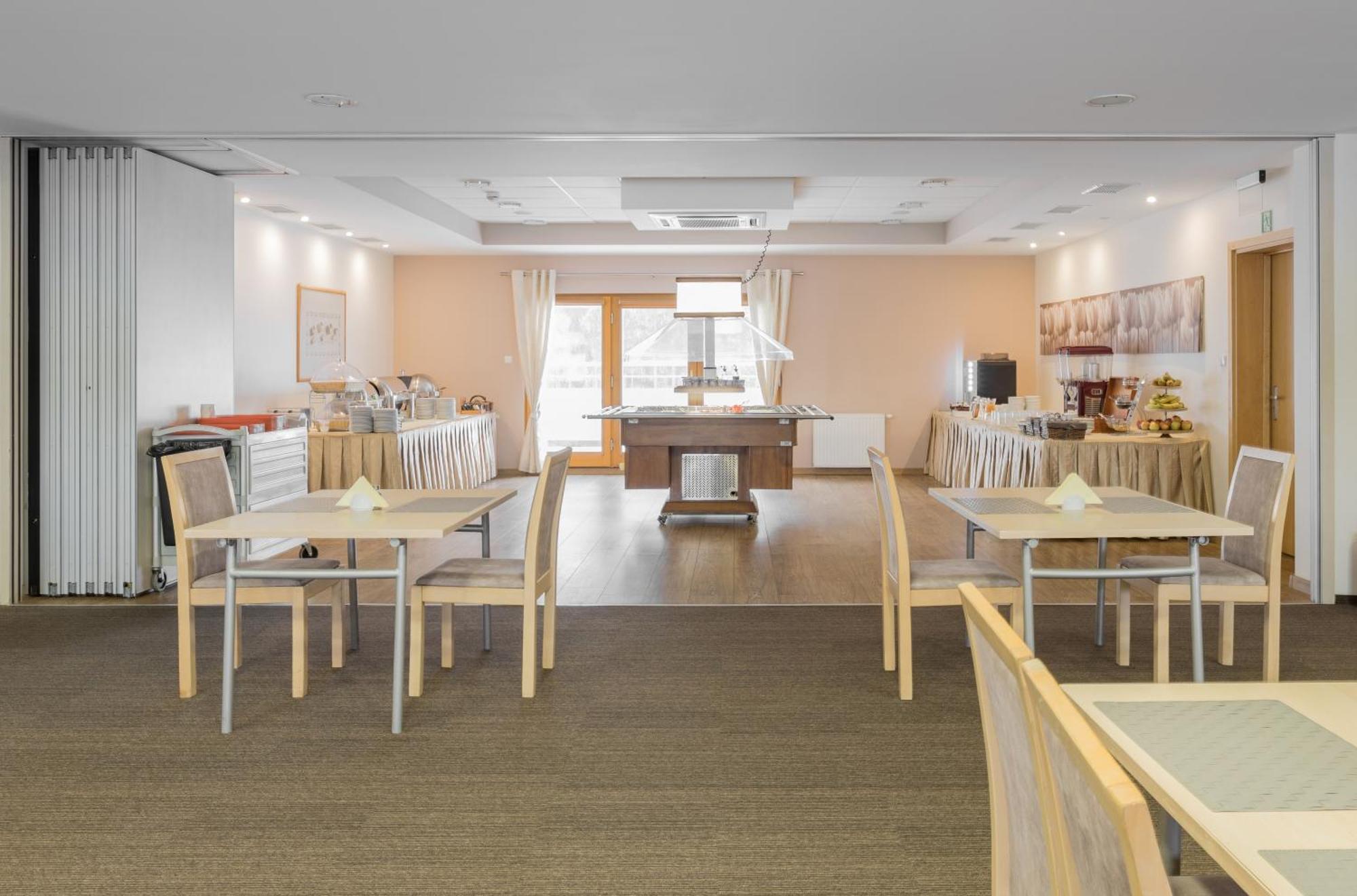 Hotel Orange Przezmierowo Ngoại thất bức ảnh